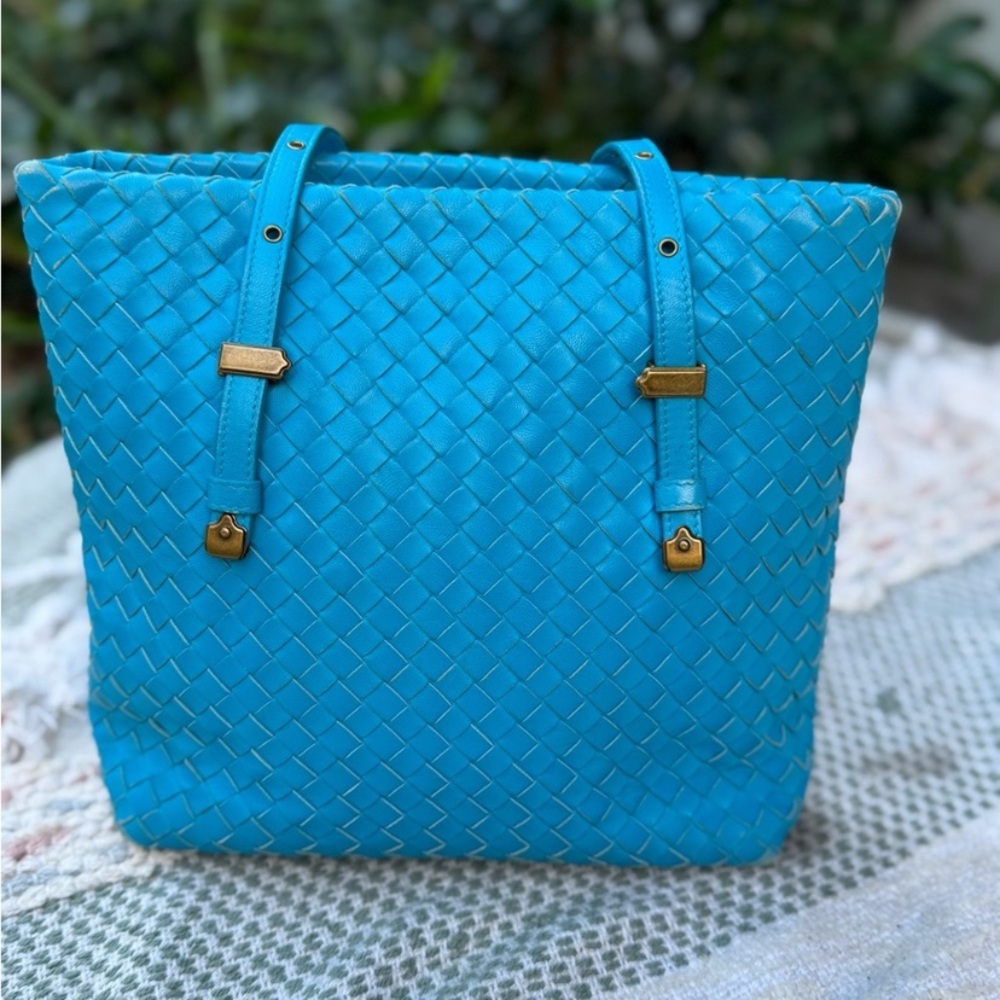 Authentic Bottega Veneta intrecciato Leather blue tote. Luxury Shoulder bag - Picture 2 of 16